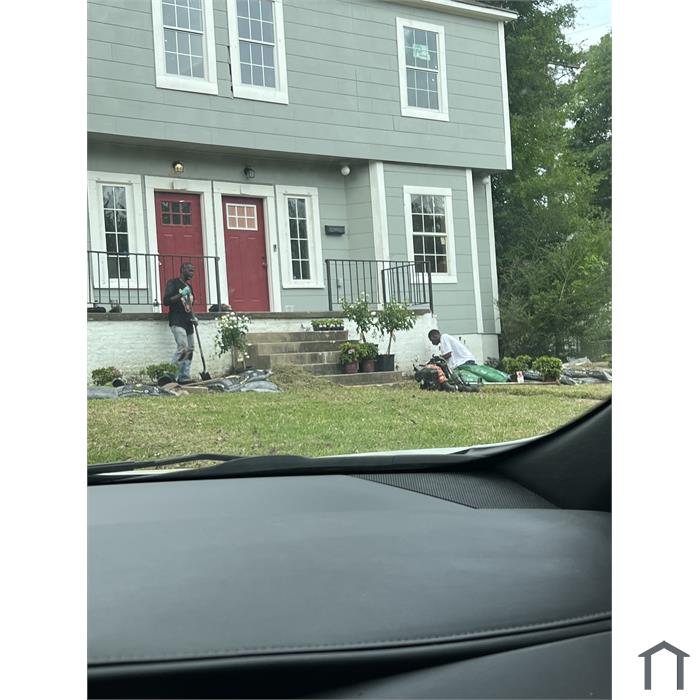 104 Dalzell St